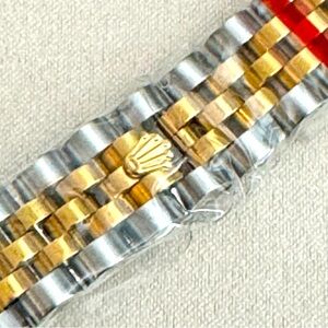 Brand new un worn 17mm two tone jubilee bracelet.